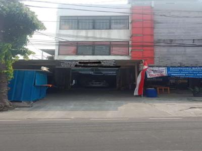 Di jual ruko 4 lantai lokasi strategis depan jalan raya dan indomaret