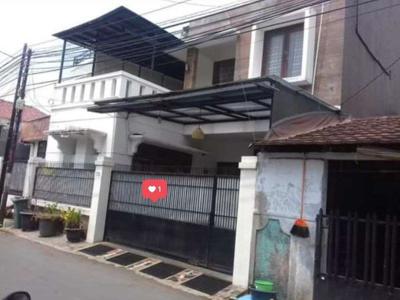 Rumah Mewah Jakarta Selatan 248 m2 3 Lantai