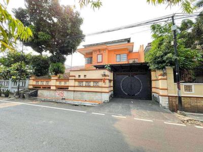 Rumah Mewah & Megah dengan Kolam Renang Pribadi di Pancoran JakSel