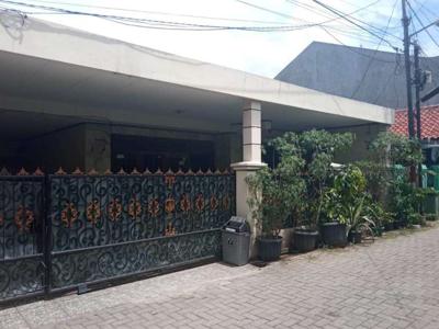 Rumah Siap Huni dengan 4 Kamar Tidur di Komplek Bintara Jaya Bekasi