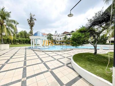 SANGAT LIMITED Dijual Villa Perumahan Exclusive Komplek The Crown