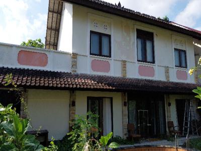 Dijual tanah bonus villa 8 bedroom di Seminyak Bali