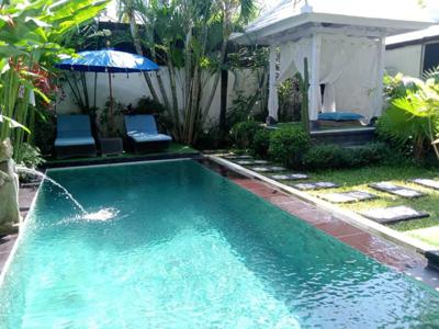 Villa 4 Kamar Tidur Furnished Dekat Ke Pantai Nelayan Canggu Bali