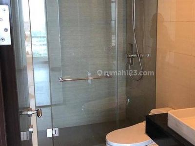 Dijual Apartemen The Kesington 3 Kamar Tidur Semi Furnish dengan Private Lift Bagus