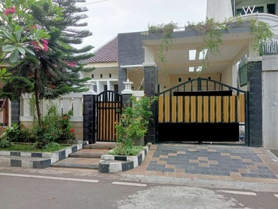 Dijual Rumah Asri Lengkap Dengan Taman Kayu putih Jakarta Timur