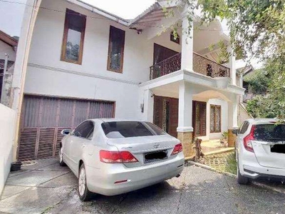 Dijual Rumah di Bintaro Utama Sektor 1 Jakarta Selatan, Semi Furnished
