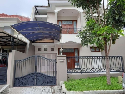 Dijual Rumah Graha Family Surabaya Barat Blok R Semi Furnished (1866)