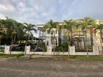 Dijual Rumah Mewah Hoek Hadap Selatan Dan Utara di Pluit Jakut