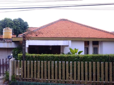 dijual rumah tua hitung Tanah di Kemanggisan Palmerah Jakarta Barat