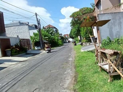 Dijual tanah 296m2 jl Dewi Saraswati Seminyak Badung Bali