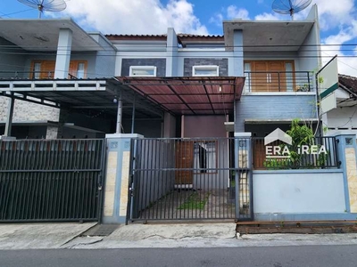 Jual Rumah Cantik 3,5 Lantai Lokasi Tengah Kota, Mangkubumen, Solo