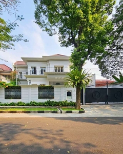 jual rumah siap huni lokasi strategis di Kebayoran Baru Jakarta