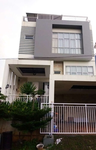 Rumah 2 Lantai Furnished View Gunung Santorini Sentul City