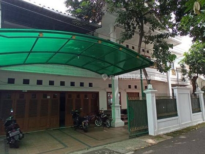 Rumah 2 Lantai Jalan Ampera Raya , Jakarta Selatan