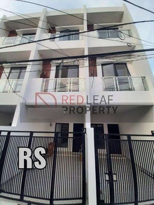 Rumah 3 Lantai Baru Unfurnished, Tanjung Duren Jakarta Barat