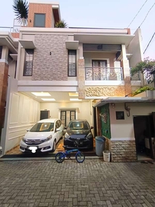 Rumah 3 Lantai Carport 2 Mobil Di Kebagusan Jakarta Selatan