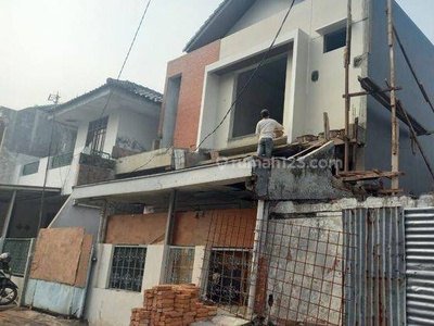 Rumah Baru 3 lantai di Kayu Putih