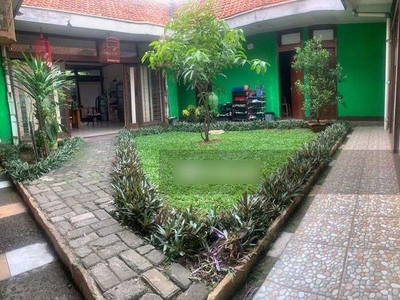 Rumah besar taman ditengah jalan buntu banyak akses tanpa Gage