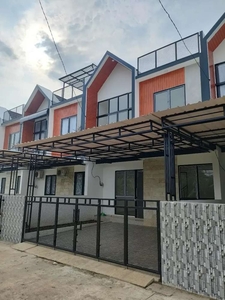 Rumah cantik 2 lantai plus Rooftop fre pagar kanopi dkat tol Cimanggis