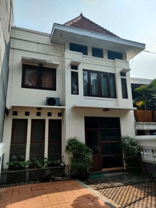 Rumah dijual 2 Lantai di Pangadegan Jakarta Selatan
