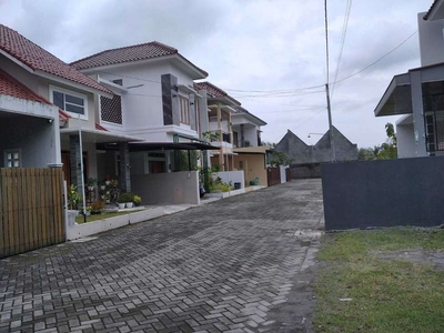 rumah dijual maguwoharjo sleman pesan bangun tanah luas