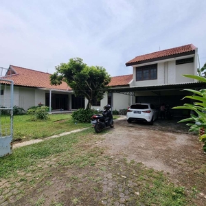 Rumah Hoek Dekat Jalan Sudirman Tengah Kota