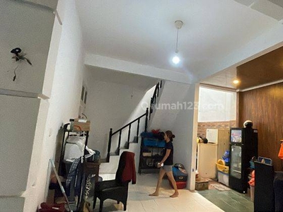 Rumah Luas 4 Kamar Harga Terbaik di Bintaro Siap KPR J18333