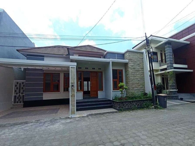 Rumah minimalis dalam perumahan elite di Candi Gebang Condongcatur