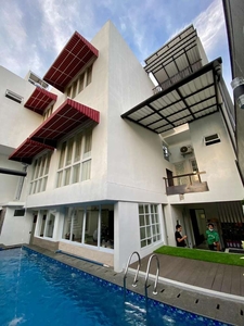 Rumah Minimalis Mewah ada Swimming Pool di Pondok Kelapa, Jaktim