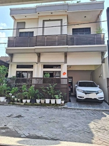 Rumah Permata Wiyung Surabaya 2,5 Lantai Hadap Selatan