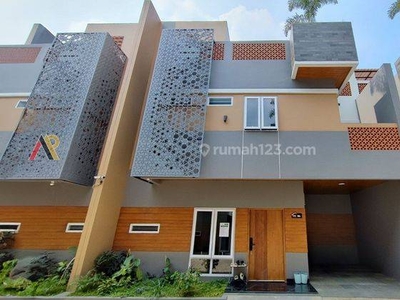 Rumah Siap Huni 3,5 Lantai Pinggir Jalan Jagakarsa Jakarta Selatan