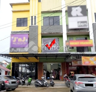 Disewakan Ruko Beton Strategis Siap Pakai di Jalan Parit Haji Husin 2 | Pinhome