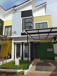 rumah 2 lantai manis minimalis berbatasan dg Jaksel