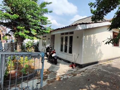 Bangunan Rumah Lama Lokasi Strategis di Pakualaman Yogyakarta
