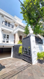 Dijual Brand New House Bangunan Rumah 3,5Lantai Area Kebayoran Ba