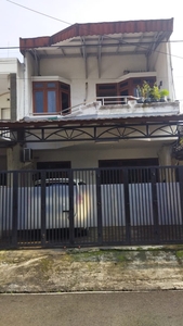 Di Jual Rumah ada balkon di Jalan Pinang Emas Pondok Indah