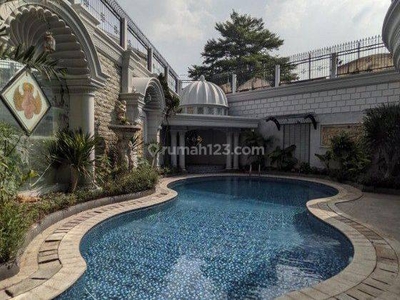 For Rent! Rumah 2 Lantai Gaya Europian Classic di Menteng