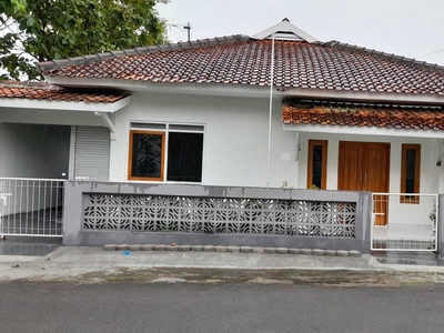 Rumah Asri Diarea Banguntapan Yogyakarta, Dekat Bandara Adisucipto