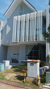 Dijual Rumah Cantik Semi Furnished di Bintaro Sektor 9