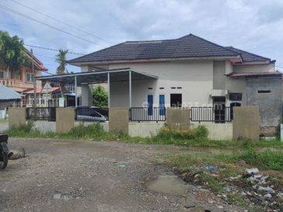 Rumah Dijual Lokasi Jalan Utama Kota Padang, Komplek Mutiara Putih, Shm, Areal Pekarang Luas, Cocok Untuk Bisni