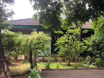 Rumah Estetik dan Tanah Luas di Jakarta Barat