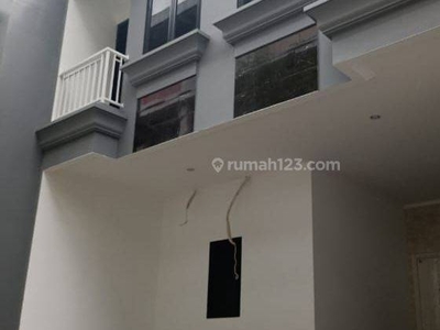 Rumah Mewah 2 Lantai Dekat Apartemen Arandra Cempaka Putih Tengah