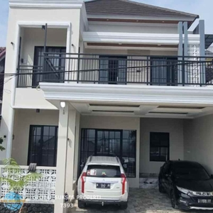 Rumah Baru Classic Modern Minimalis 2 Lt Siap Huni View Kota Malang