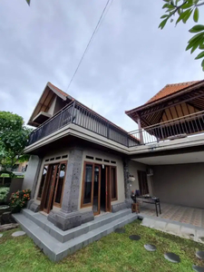 Di jual rumah semi villa lantai 2