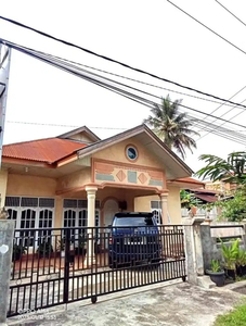 Dijual rumah di pinggir jalan