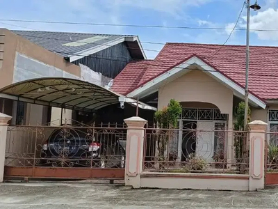 Dijual Rumah Luas, Nyaman, Jalan Depan Rumah Lebar 12M