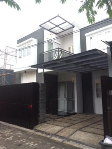 DIJUAL RUMAH MEWAH 2LT FULL FURNISHED LOKASI KEREN