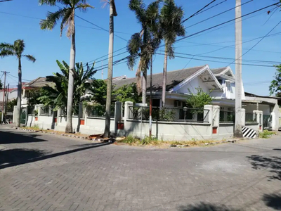 Dikontrakkan rumah dekat ruko Grand Sungkono /Jl. Mayjen Sungkono).