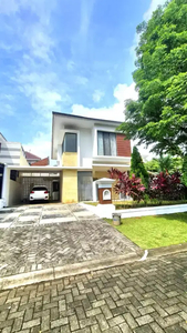 LT 300m². Rumah Mewah Di Graha Taman Bunga BSB Semarang