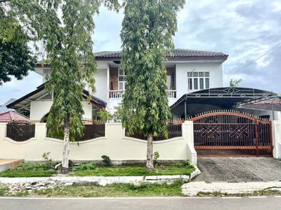 Rumah Asri, Hoek, Bagus SHM di Cempaka Putih Tengah, Jakpus, Dekat TOL